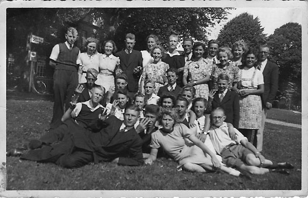 groep_bij_speeltuin_610